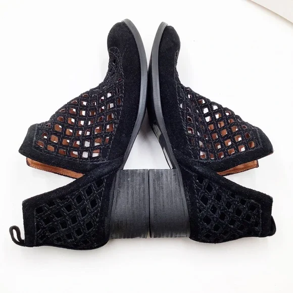 {Jeffrey Campbell}Taggart Ankle Bootie - Picture 8 of 10